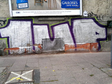 Graffiti Bombing - Photo by Marieundjana - 1up