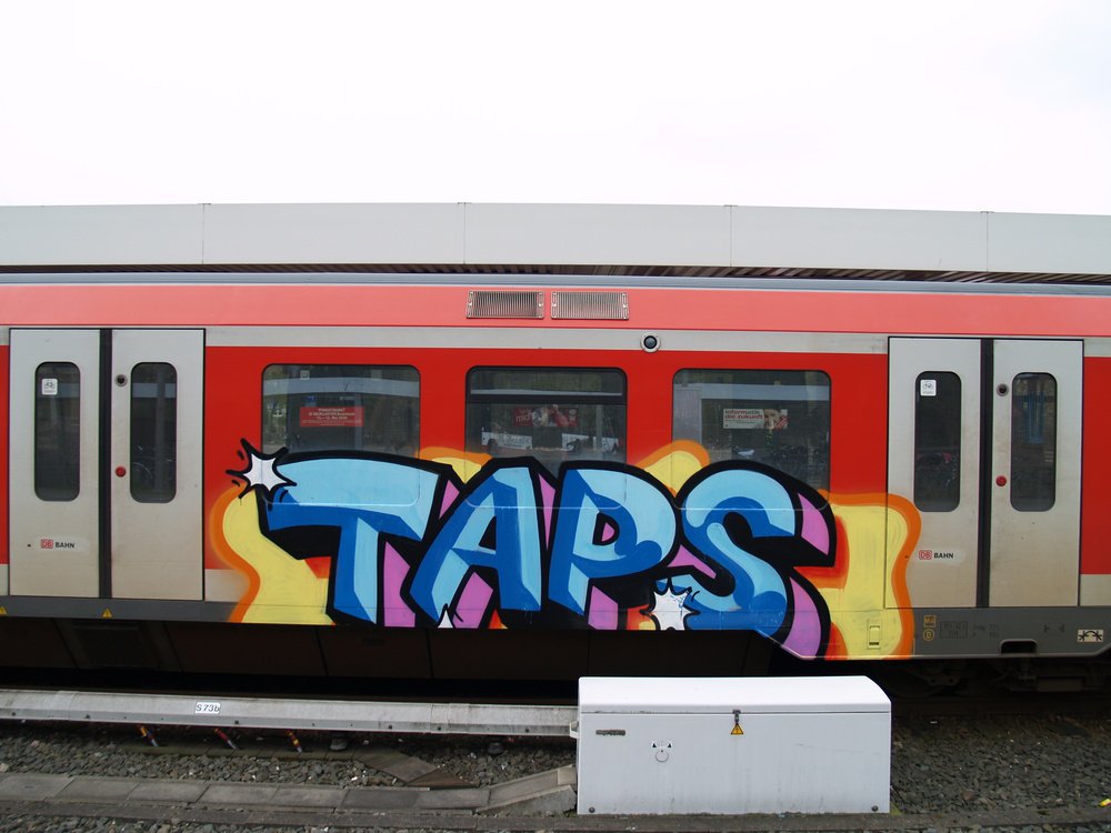 Graffiti Train - Photo by Marieundjana - taps