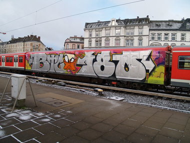 Graffiti Train - Photo by Marieundjana - btc, 180