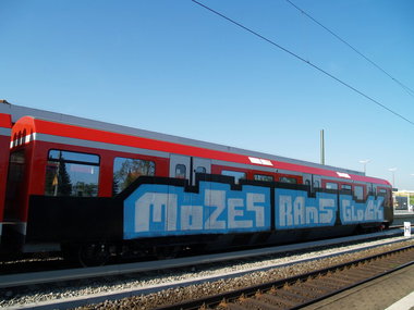 Graffiti Train - Photo by Marieundjana - mozes, rams, glock