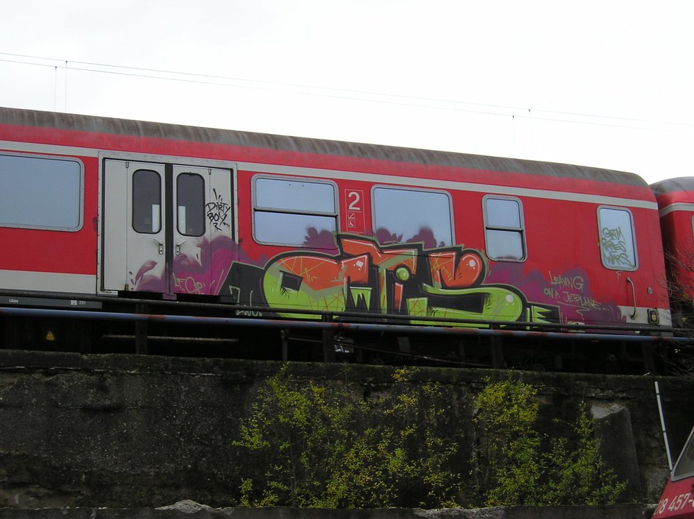 Graffiti Train - Photo by Marieundjana - otis