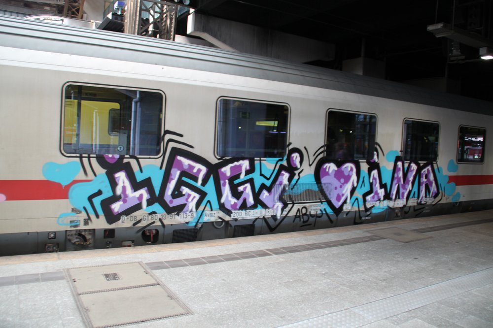 Graffiti Train - Photo by Marieundjana - iggi