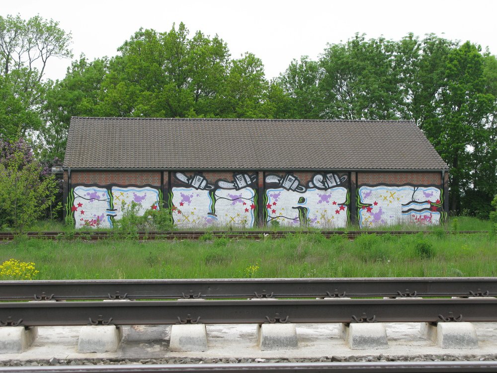 Graffiti Bombing - Photo by Marieundjana - hure