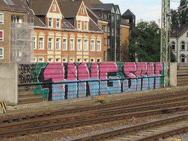 Graffiti Bombing - Photo by Marieundjana - hng, srh