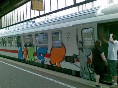 Graffiti Train - Photo by Marieundjana