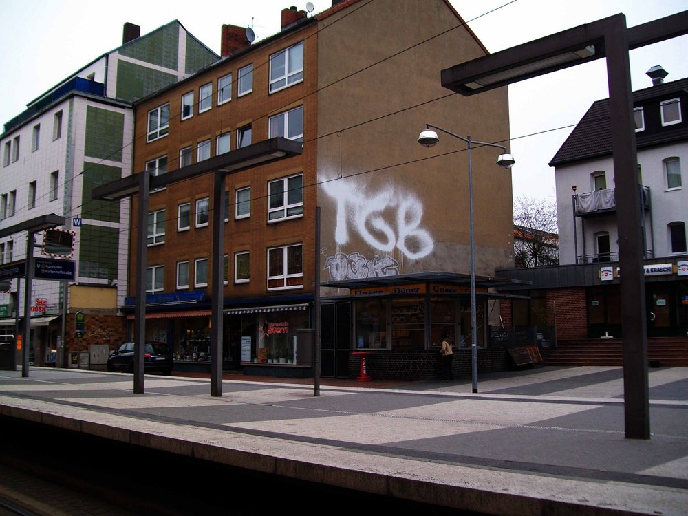 Graffiti Bombing - Photo by Marieundjana - tgb