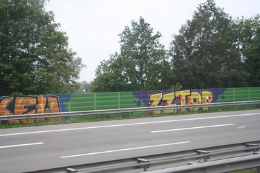 Graffiti Bombing - Photo by Marieundjana - zztop