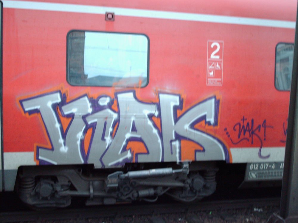 Graffiti Train - Photo by Marieundjana - viak