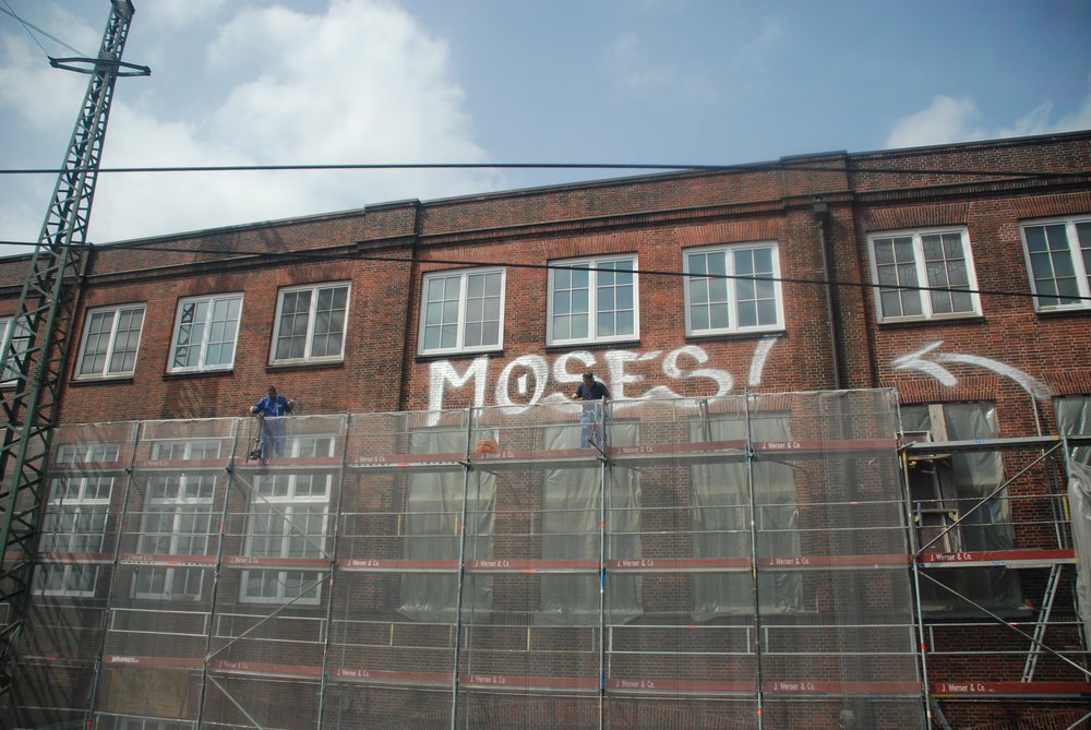 Graffiti Artwork - Photo by Marieundjana - moses