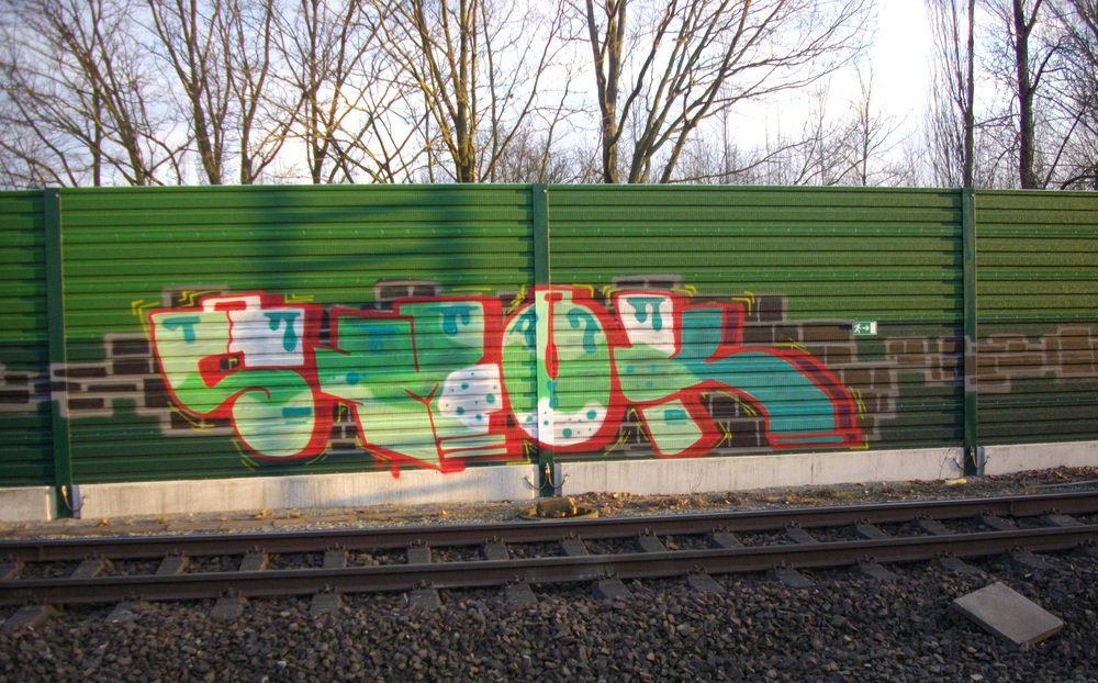 Graffiti Bombing - Photo by Marieundjana - smok