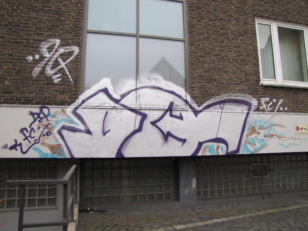Graffiti Bombing - Photo by Marieundjana - dq