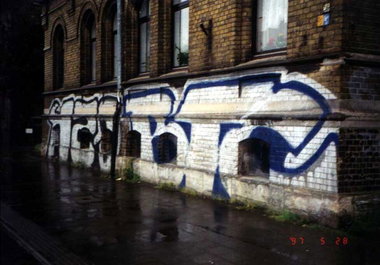 Graffiti Bombing - Photo by Marieundjana - qsk, btc