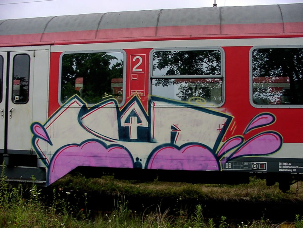 Graffiti Train - Photo by Marieundjana - sqa
