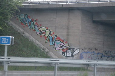 Graffiti Bombing - Photo by Marieundjana - impulsive