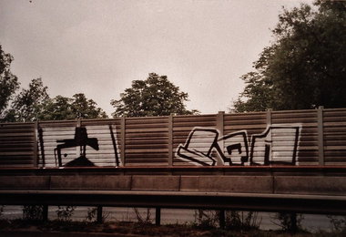 Graffiti Bombing - Photo by Marieundjana - fdj, sqa