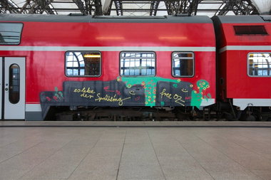 Graffiti Train - Photo by Marieundjana