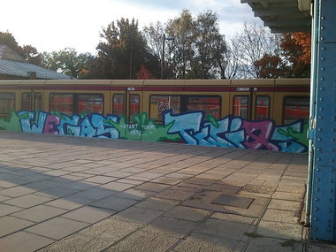 Graffiti Train - Photo by Marieundjana - wegas, twiqs