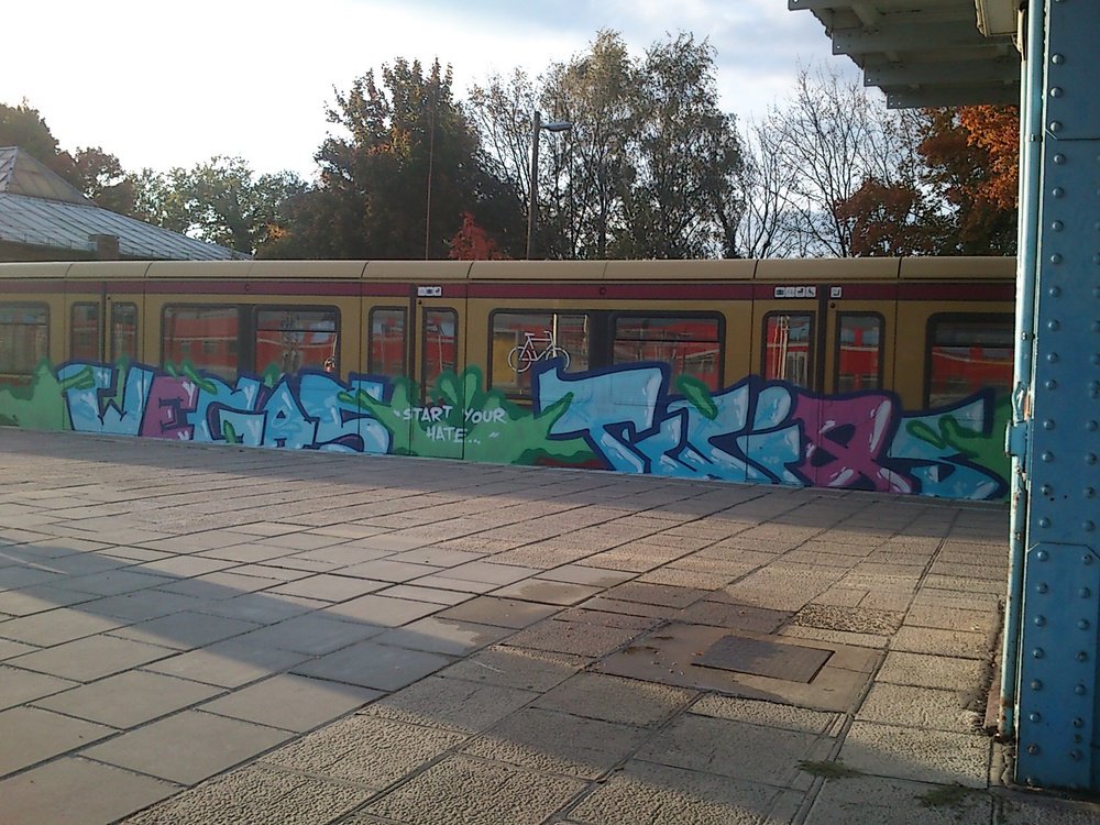 Graffiti Train - Photo by Marieundjana - wegas, twiqs