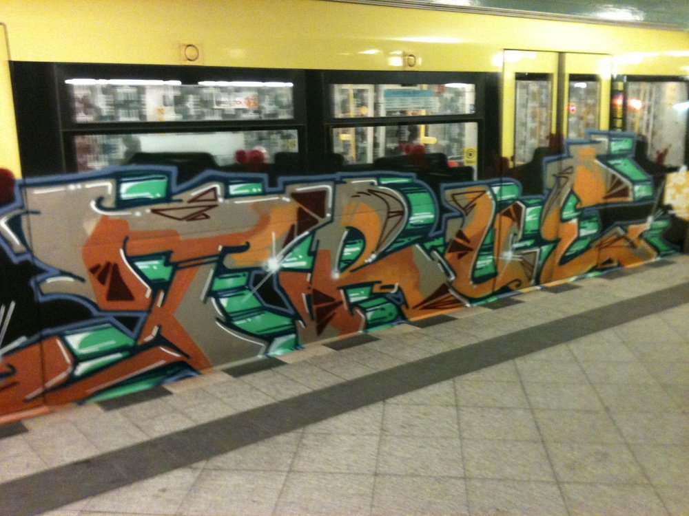 Graffiti Train - Photo by Marieundjana - true