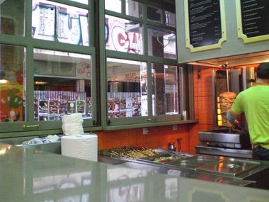 Graffiti Bombing - Photo by Marieundjana - 1up