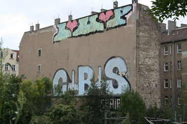 Graffiti Bombing - Photo by Marieundjana - 1up, cbs