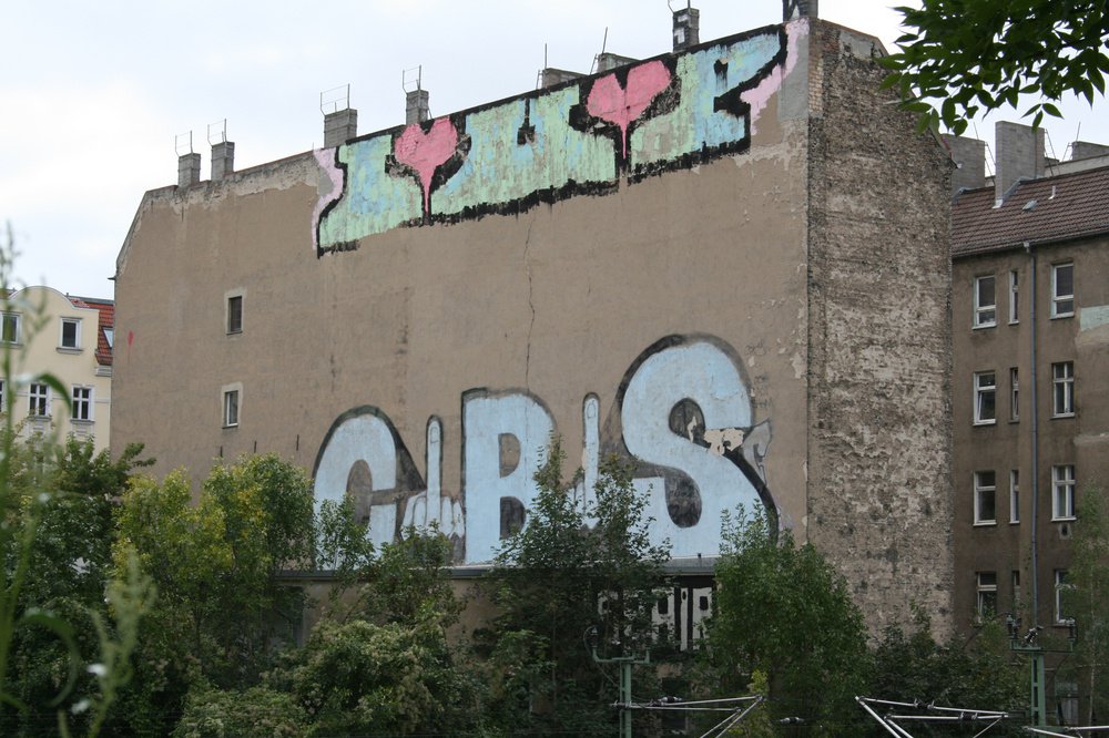 Graffiti Bombing - Photo by Marieundjana - 1up, cbs