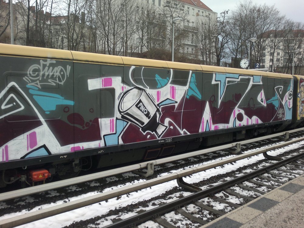 Graffiti Train - Photo by Marieundjana - fino