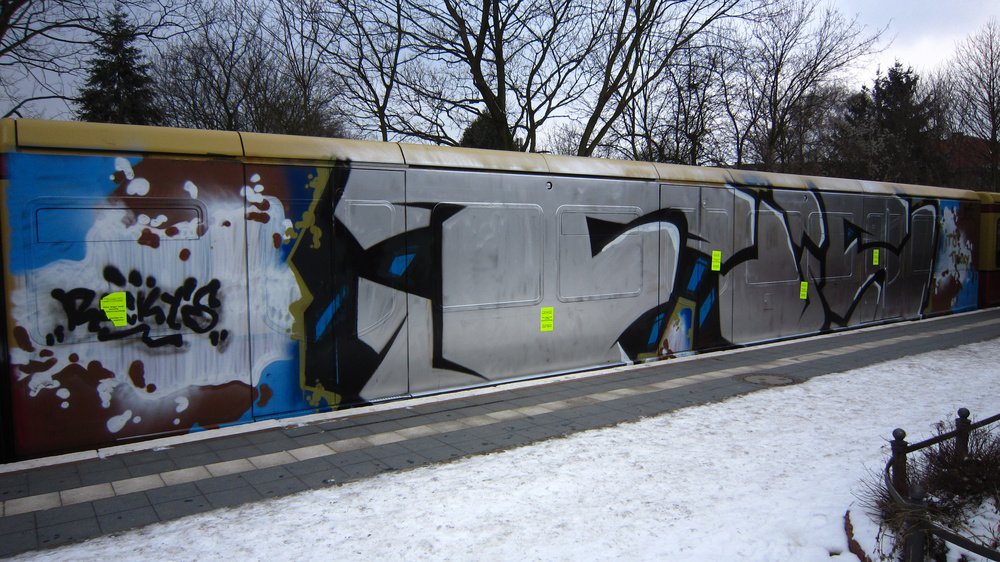 Graffiti Train - Photo by Marieundjana - fis