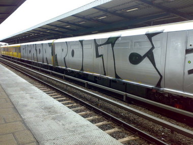 Graffiti Train - Photo by Marieundjana