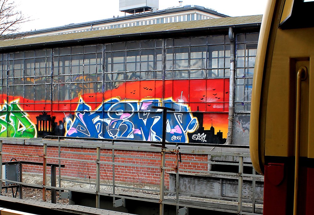 Graffiti Bombing - Photo by Marieundjana - fino