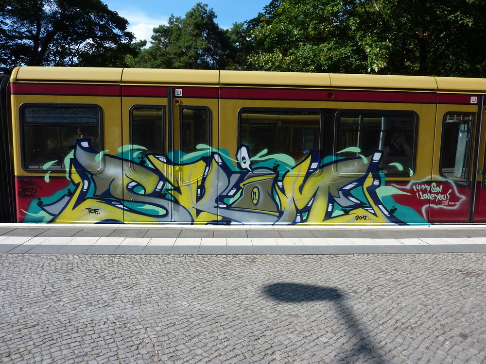 Graffiti Train - Photo by Marieundjana - skim