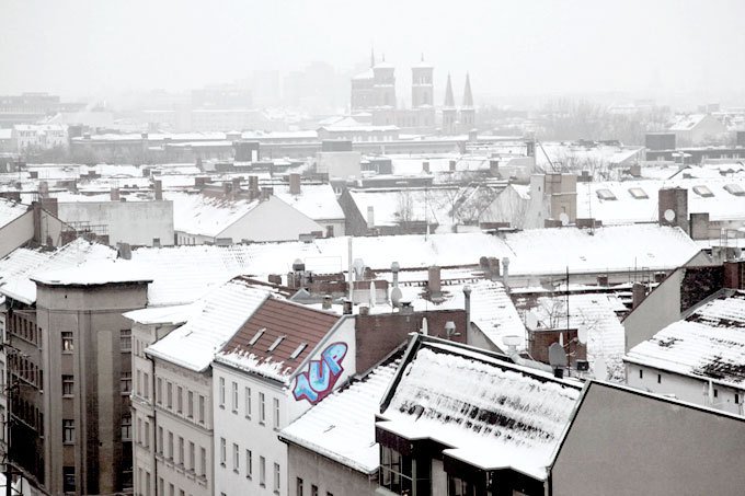 Graffiti Bombing - Photo by Marieundjana - 1up