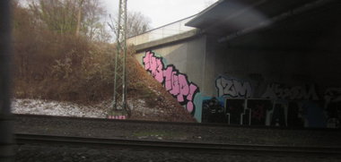 Graffiti Bombing - Photo by Marieundjana - 1up