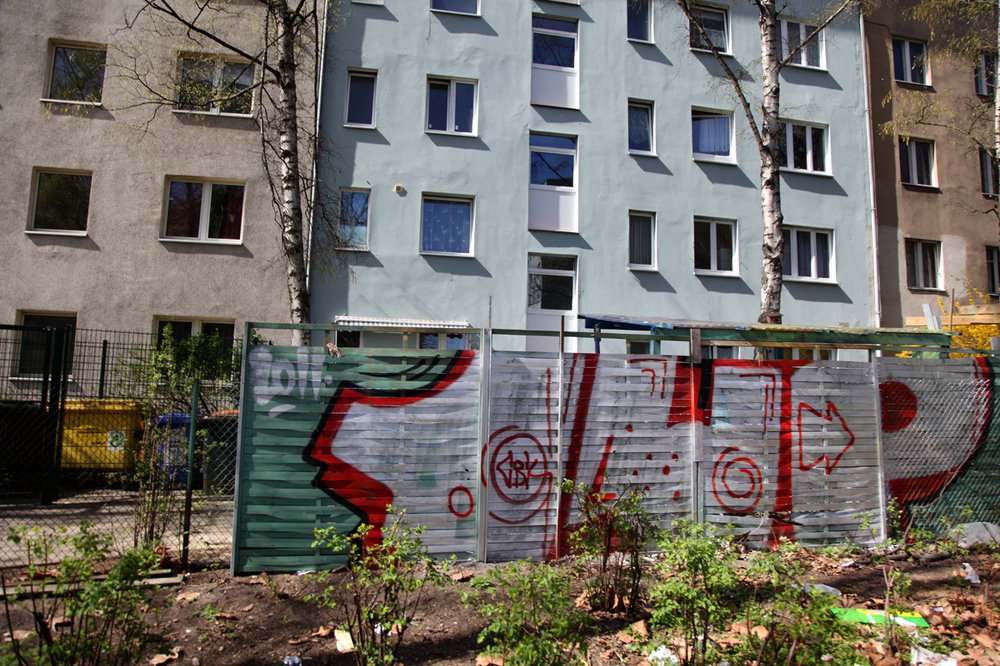 Graffiti Bombing - Photo by Marieundjana - 1up