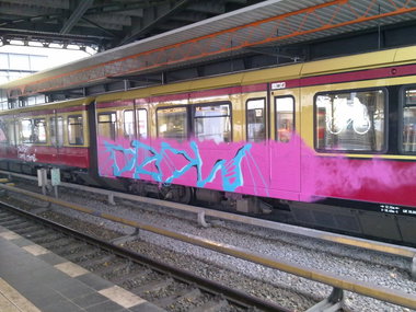 Graffiti Train - Photo by Marieundjana