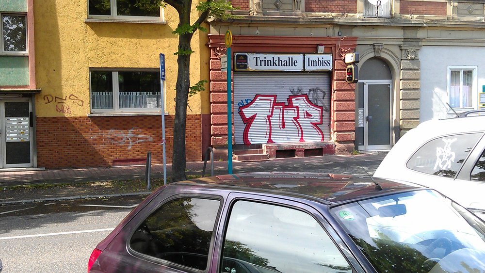 Graffiti Bombing - Photo by Marieundjana - 1up