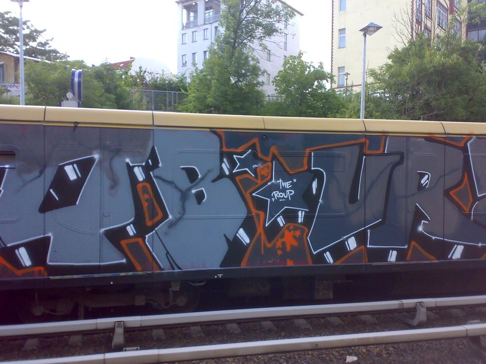 Graffiti Train - Photo by Marieundjana - qb, ur