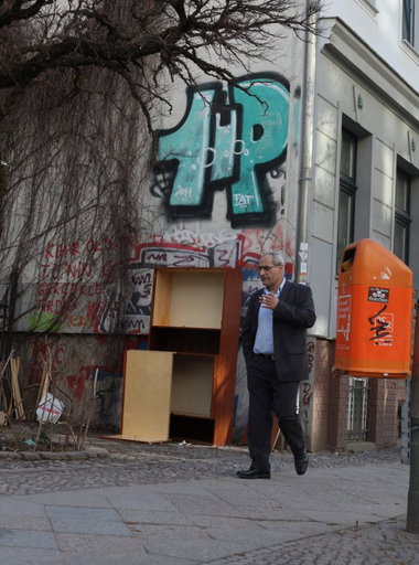 Graffiti Bombing - Photo by Marieundjana - 1up