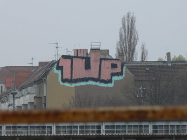 Graffiti Bombing - Photo by Marieundjana - 1up