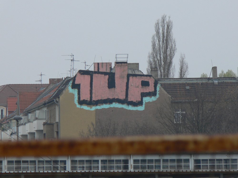 Graffiti Bombing - Photo by Marieundjana - 1up