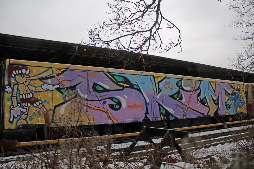Graffiti Bombing - Photo by Marieundjana - skim