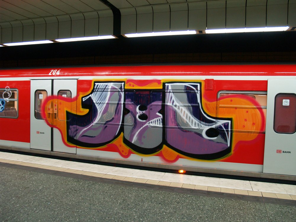 Graffiti Train - Photo by Marieundjana - 180