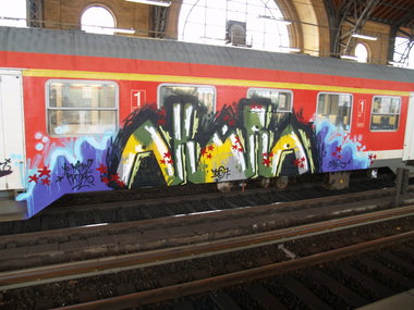 Graffiti Train - Photo by Marieundjana - akira, qvd