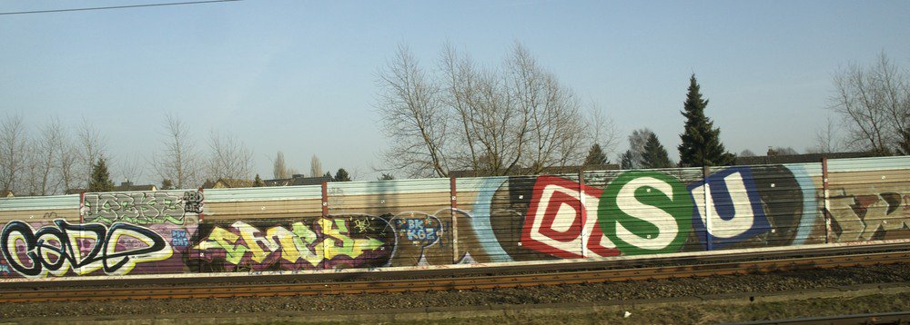 Graffiti Bombing - Photo by Marieundjana - code, emcy, dsu