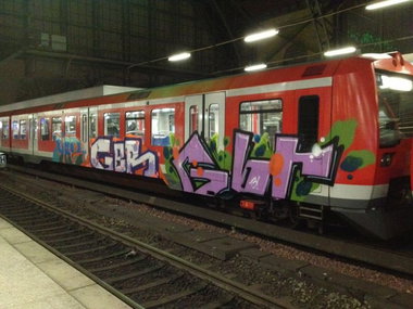 Graffiti Train - Photo by Marieundjana - yrz, gbr