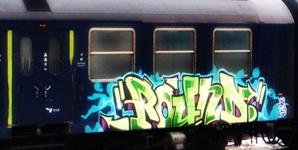 Graffiti Train - Photo by Marieundjana - round