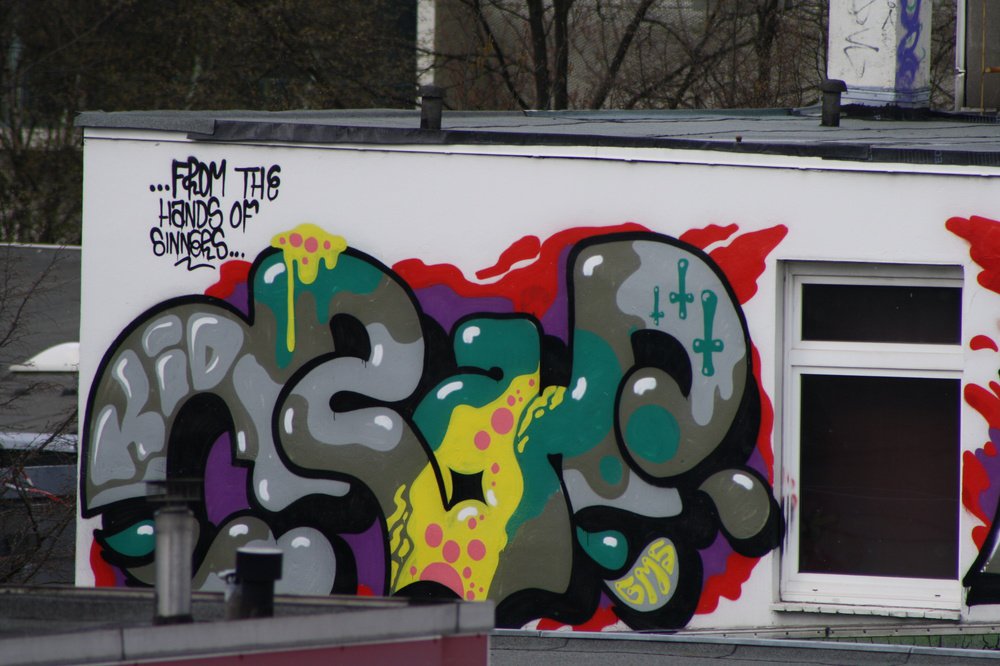 Graffiti Bombing - Photo by Marieundjana - crap