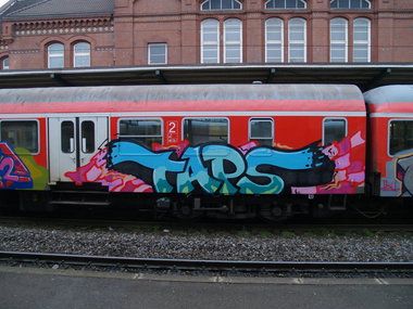Graffiti Train - Photo by Marieundjana - taps