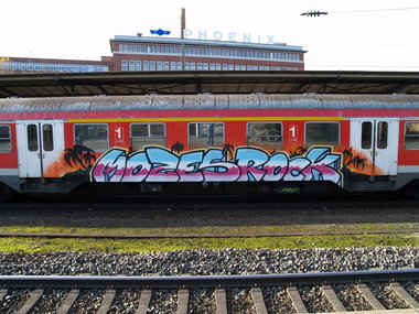 Graffiti Train - Photo by Marieundjana - mozes, rock