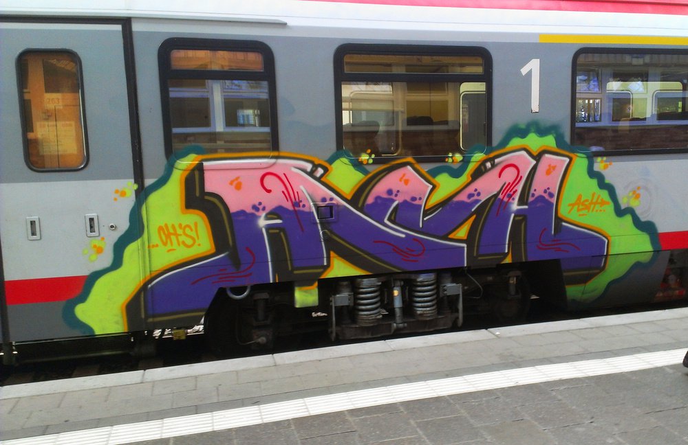 Graffiti Train - Photo by Marieundjana - ash